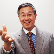 弓場　徹氏